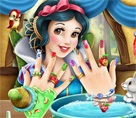 Snow White Manicure 